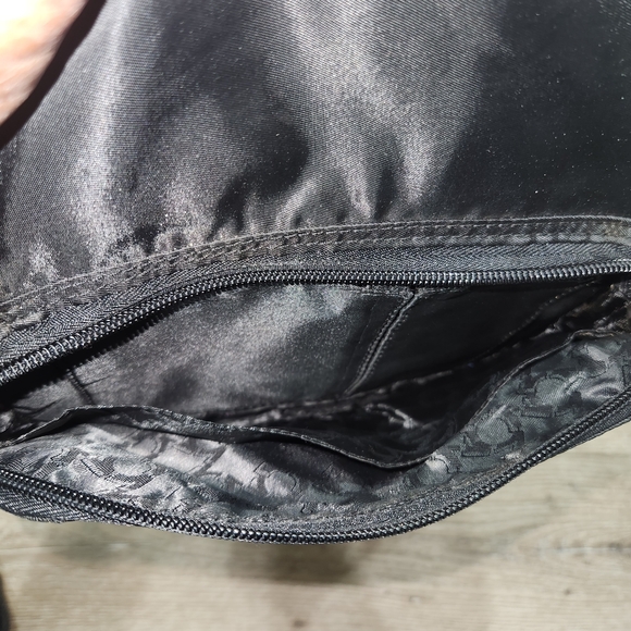 Kenneth Cole Reaction Black Nylon Messenger Shoulder Bag - Picture 3 of 10